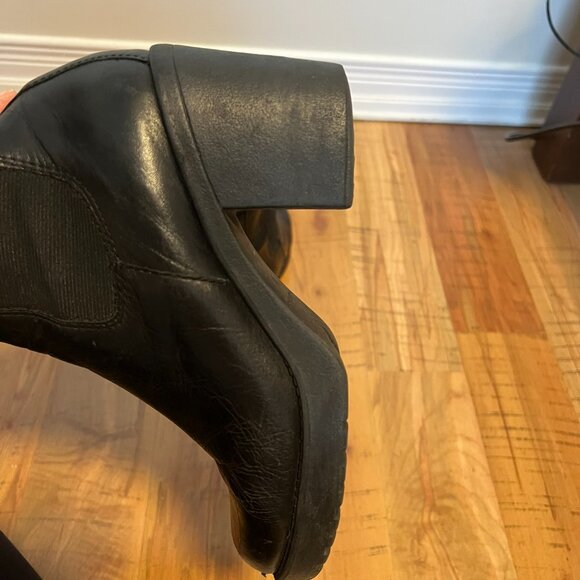 Vagabond Grace Black Leather Chelsea Chunky Heel Boots - Picture 8 of 14